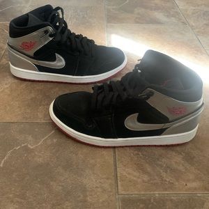 Jordan 1s Jonny kilroy Mid ‘Black Metallic silver’